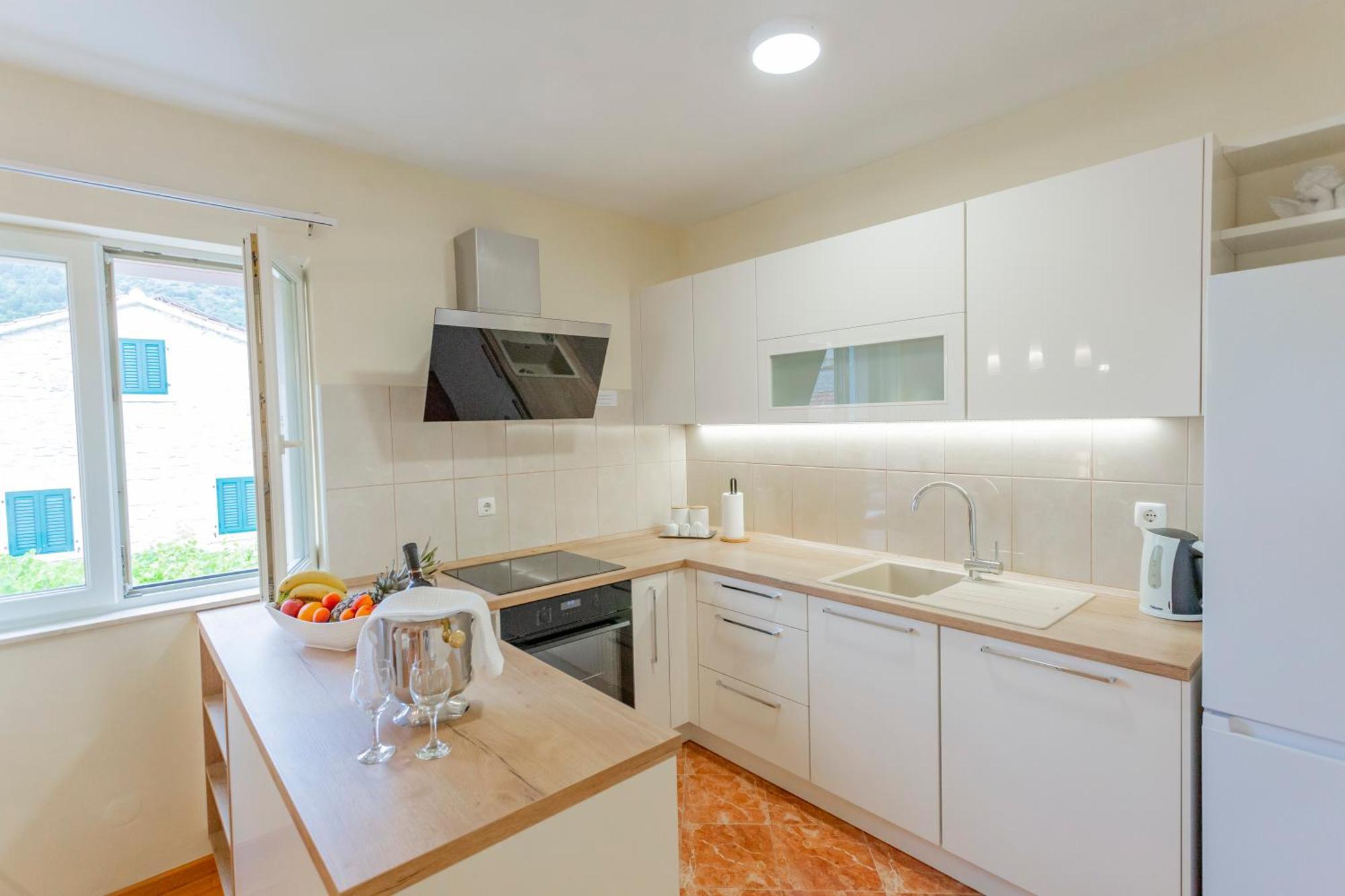 Baska Voda Apartments - Steps From The Beach, Free Parking, Central Location Luaran gambar